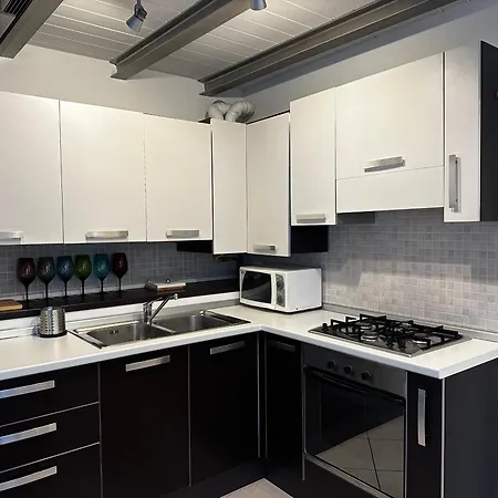 Lägenhet La Casetta Del Centro Luminoso Loft Con Terrazzo E Giardino Biella