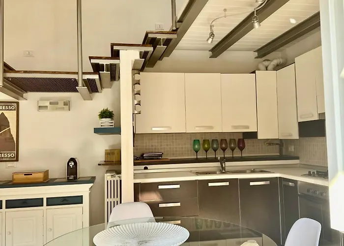 アパート La Casetta Del Centro Luminoso Loft Con Terrazzo E Giardino ビエッラ