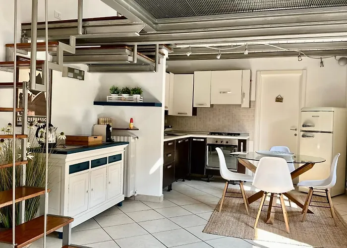 La Casetta Del Centro Luminoso Loft Con Terrazzo E Giardino アパート